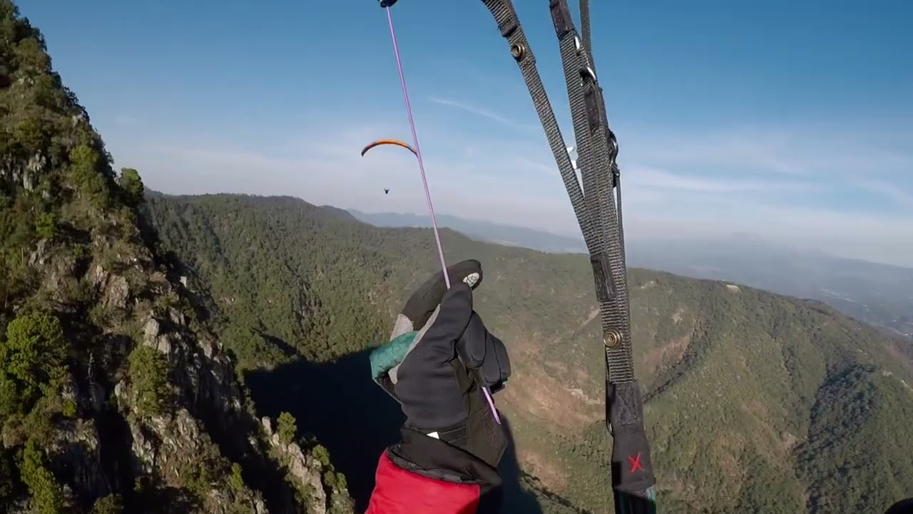 Abendflug am El Peñon, Mexico mit dem Gleitschirm