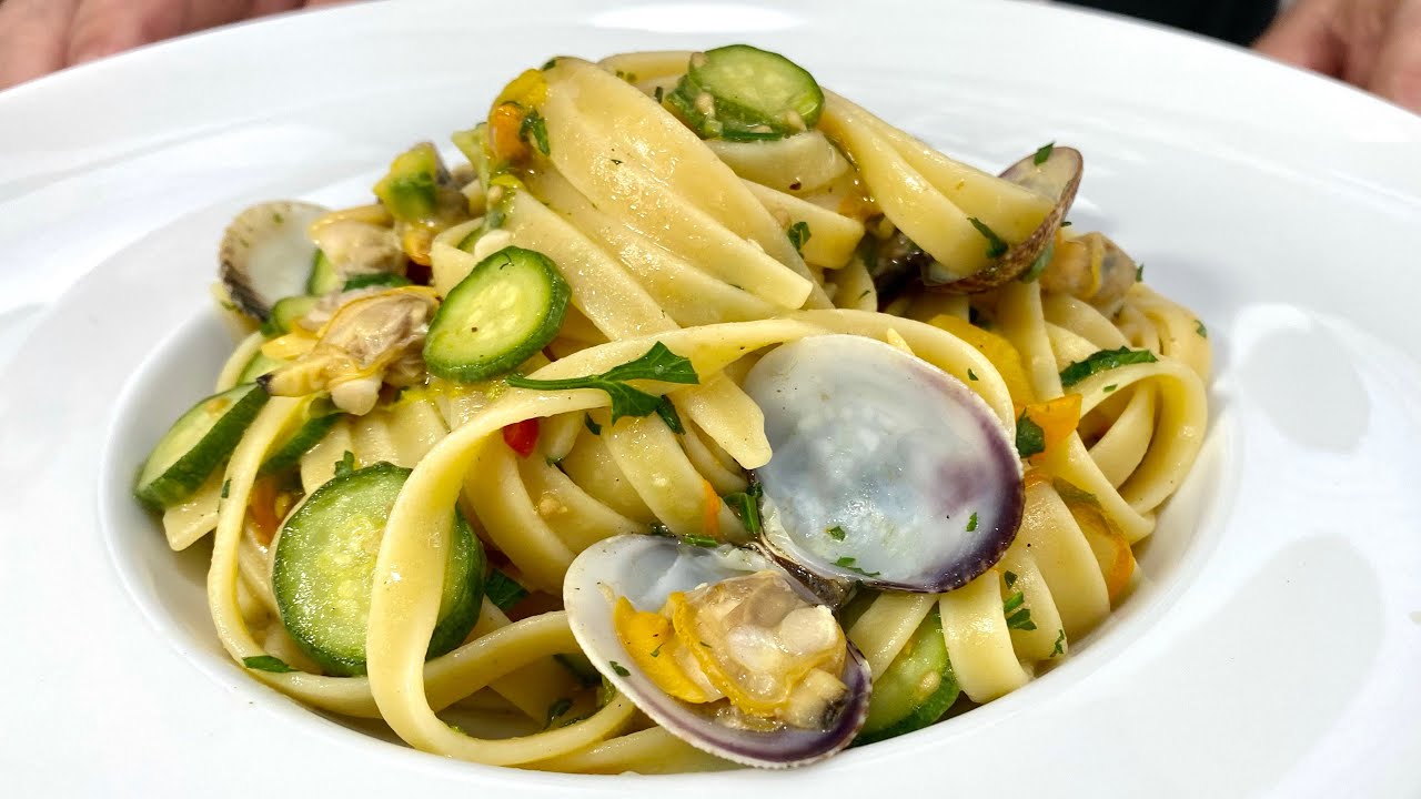 Espaguetis con Almejas y Calabacín en Flor