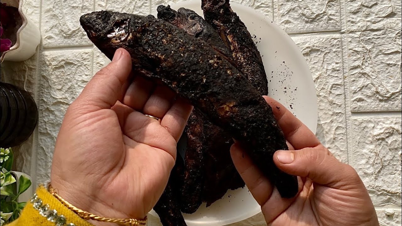 Phari te Haakh-Kashmiri smoked fish-Traditional Faeri te Haanz Haakh-Winter delicacy-Authentic Phari