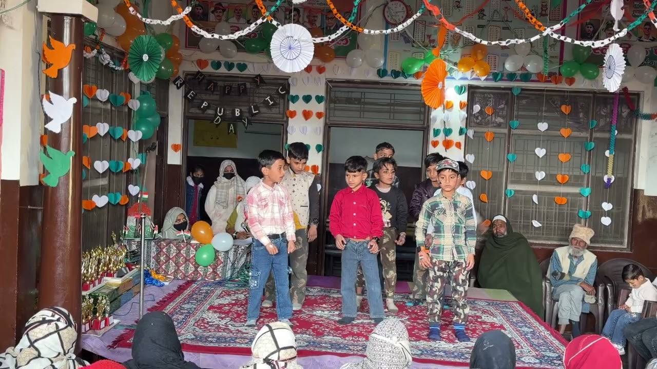 हम वक़्त बदलदेंगे #schoollife #entertainment #26january #music #telent #children 