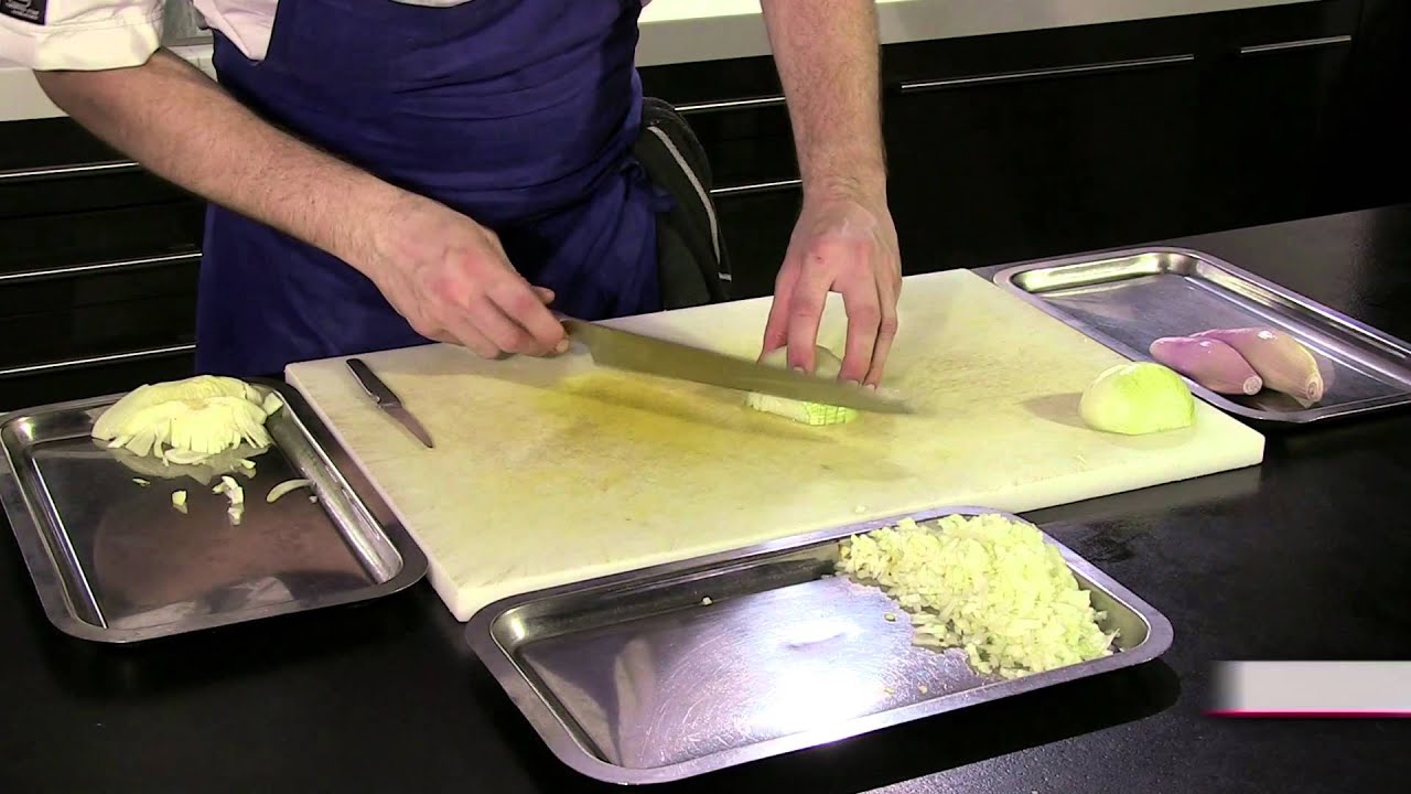 Les entrées - Ciseler des oignons et des échalotes - CAP cuisine