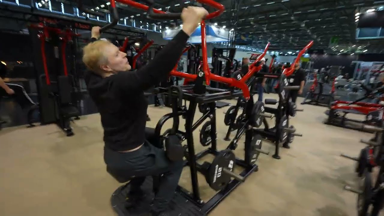Michael Gundill teste un lat pulldown, Neewtech
