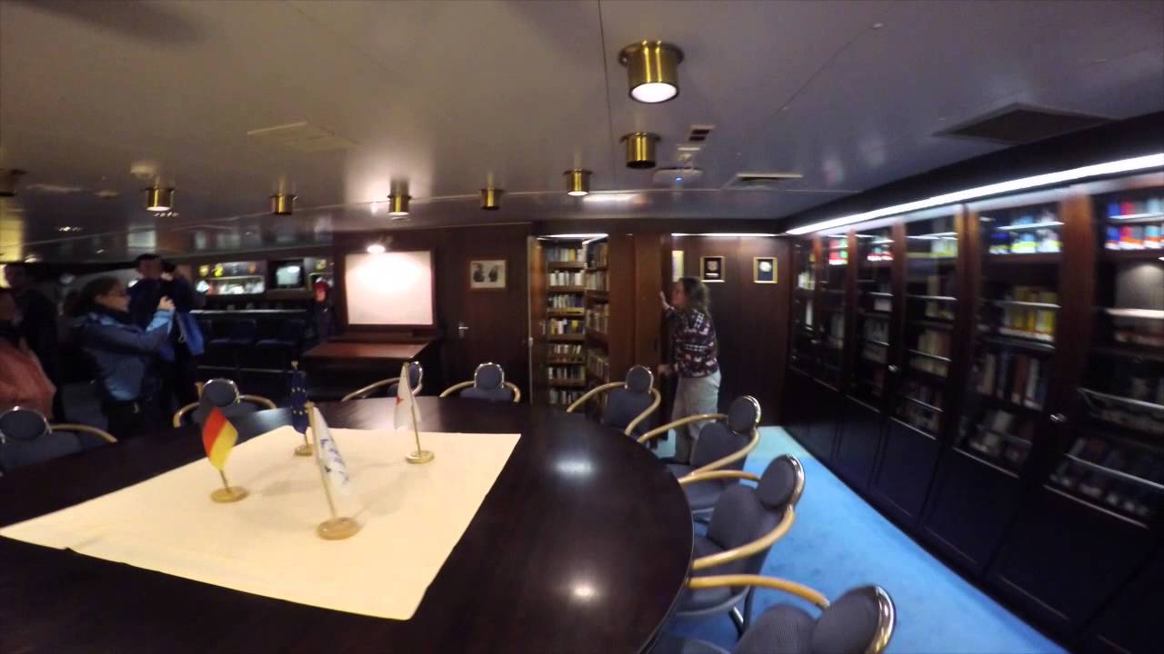 Touring RV Polarstern @ N  Pole 9-7-15