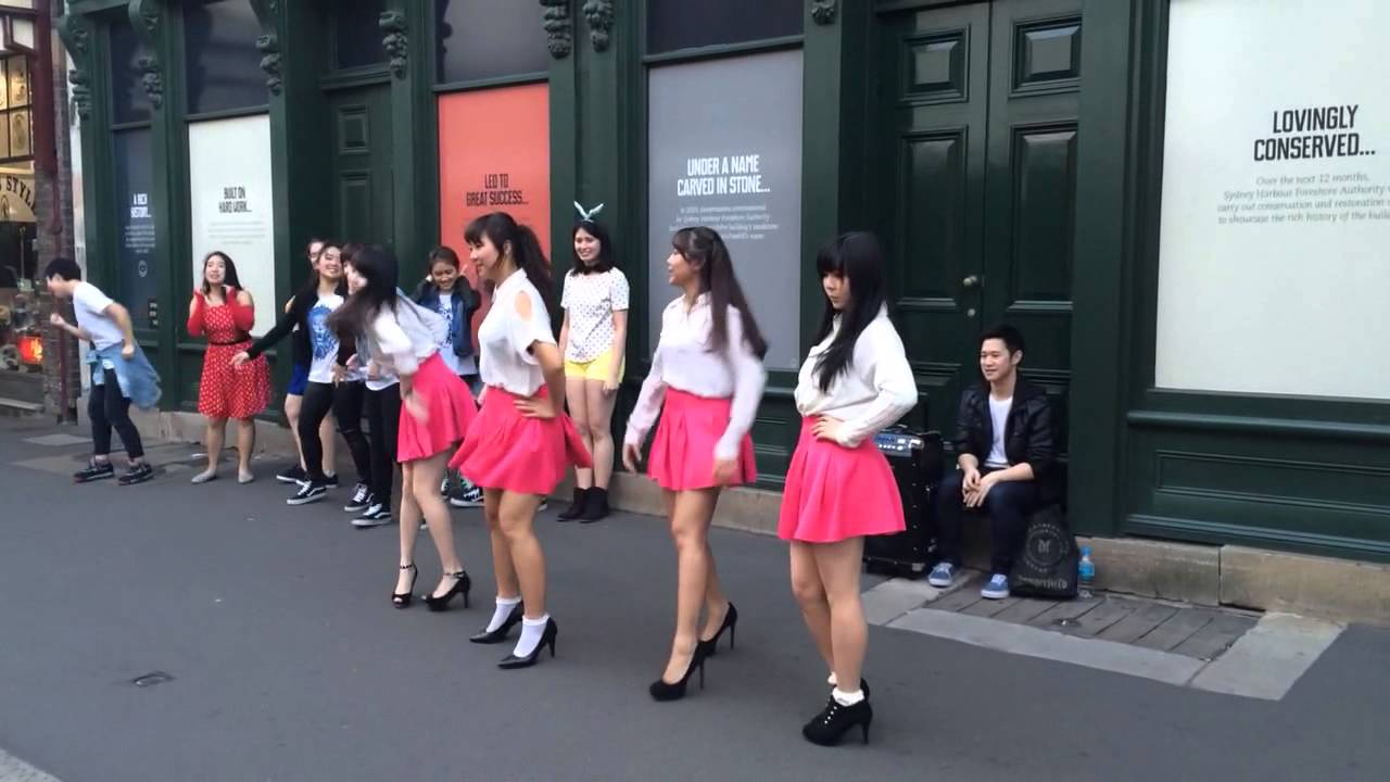Young Asian girls Dancing at the Rocks, ( Sydney , Australia)