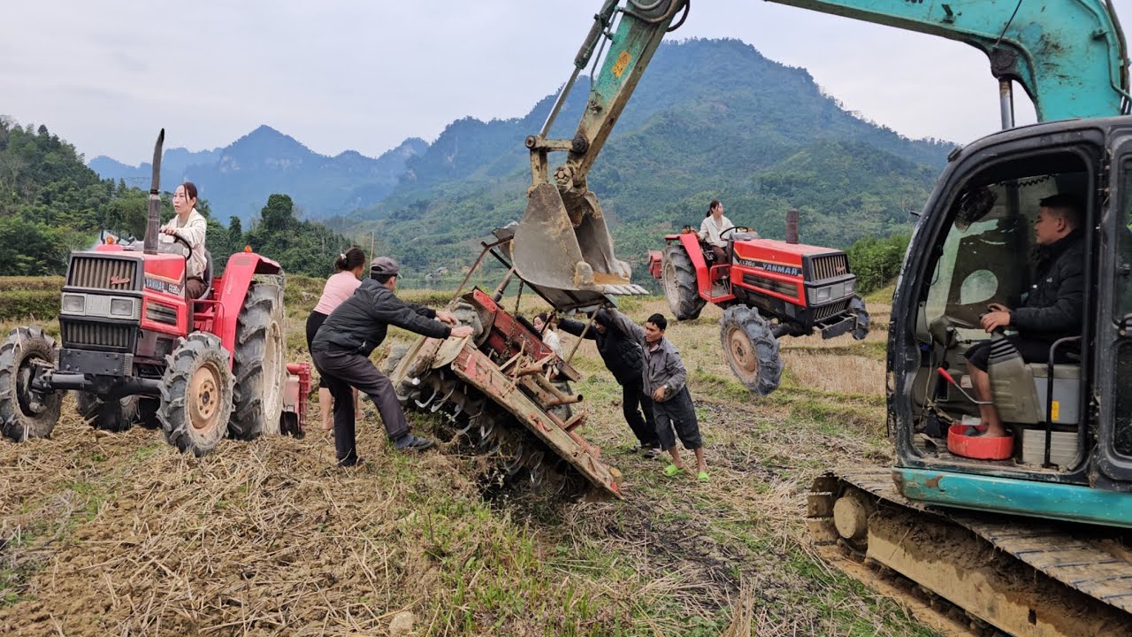 The excavator successfully rescued the overturned agricultural machine.