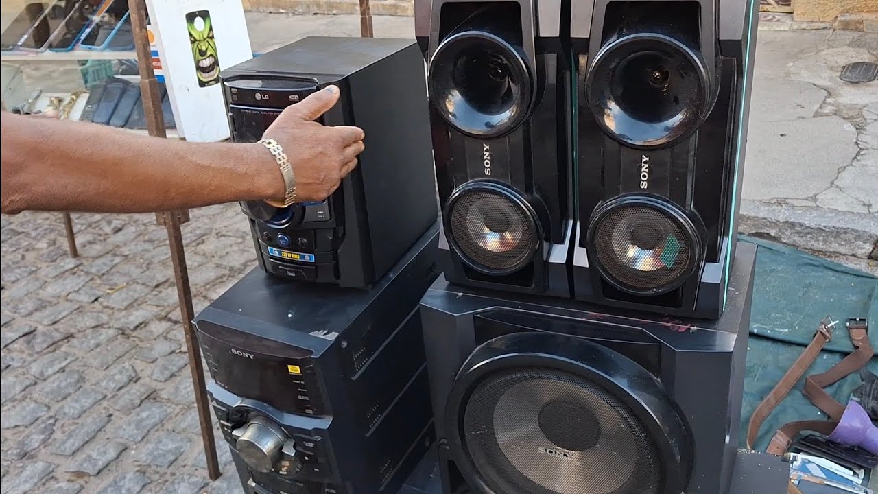 Feira do rolo tem muitas caixas de som Relíquias