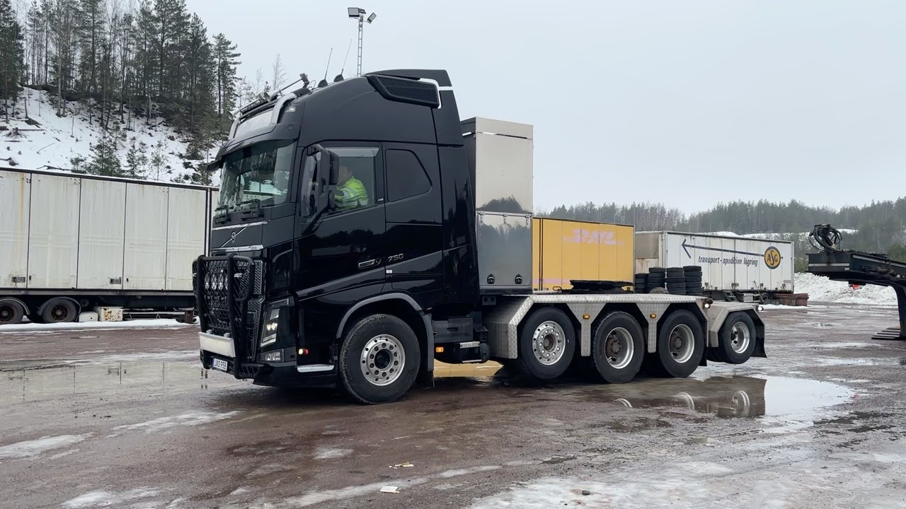 Köp Tungdragare Volvo 750 10x4 på Klaravik