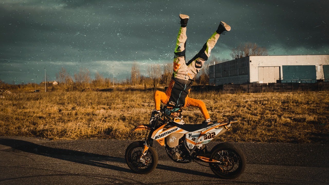 KTM 450 MOTARD STUNT SESSION