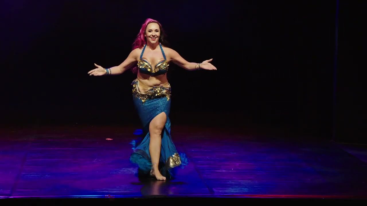 Rozalia Walocha-Knapik- professional belly dance performing raqs sharki megance at Sihirowa Pompa