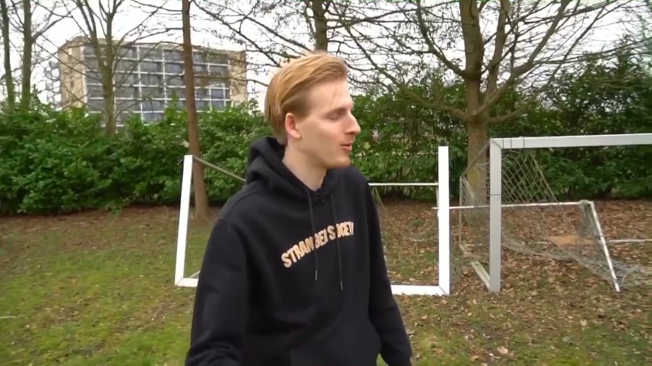 Kale Milo kopt een eitje 🥚 | Bankzitters Clips