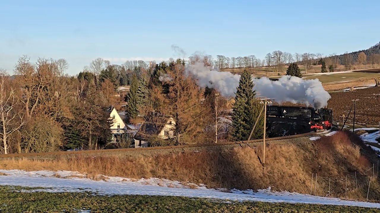 Parní lokomotiva řady 99 1775-8 na výjezdu ze stanice Cranzahl 🇩🇪