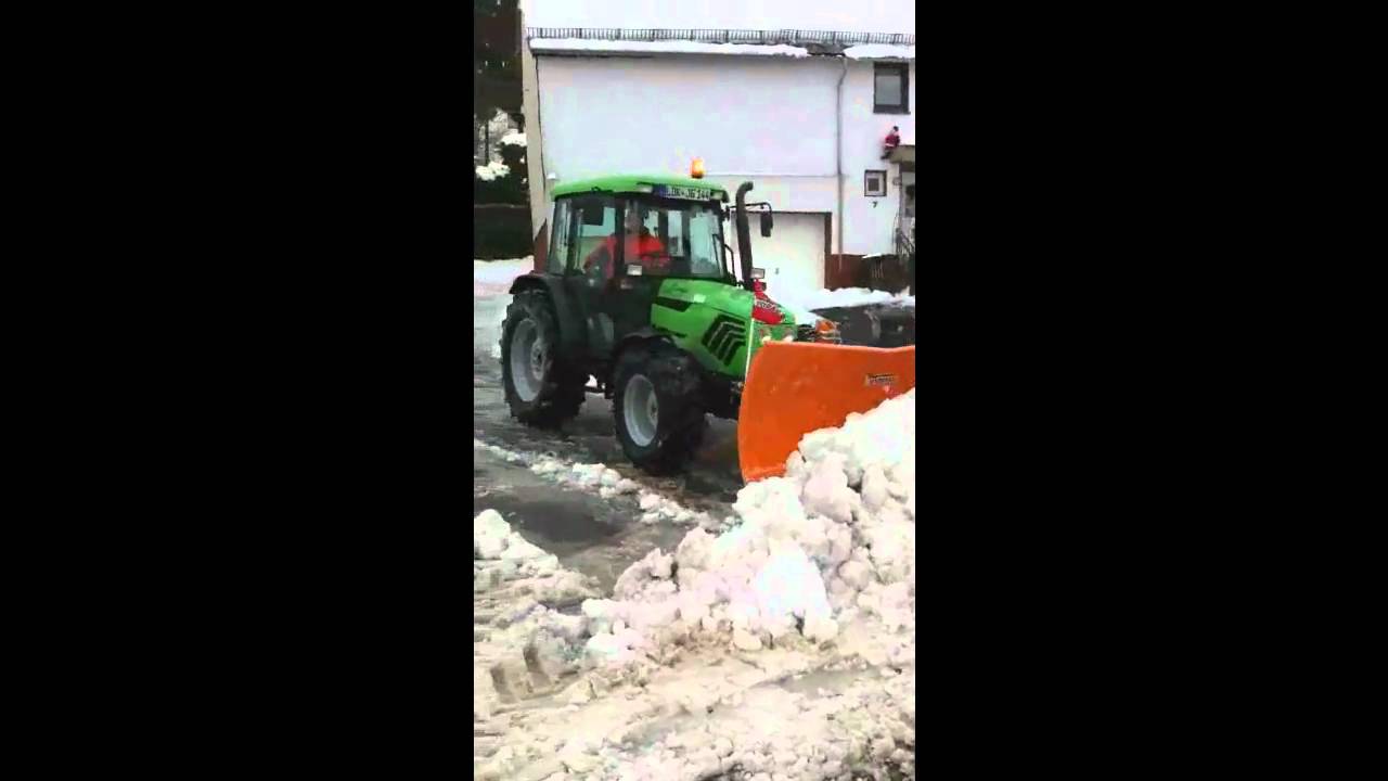 Schneeschieben mit Deutz und Hydrac Uni 250