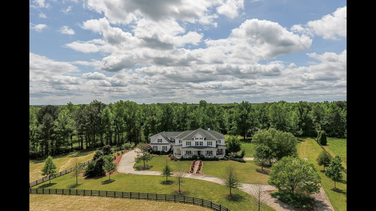 Classic American farmhouse on 16 acres in Madison Georgia