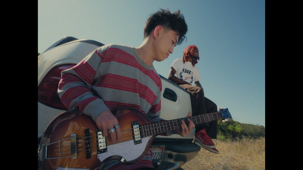 Rich Brian - Bumpy Road (feat. redveil)
