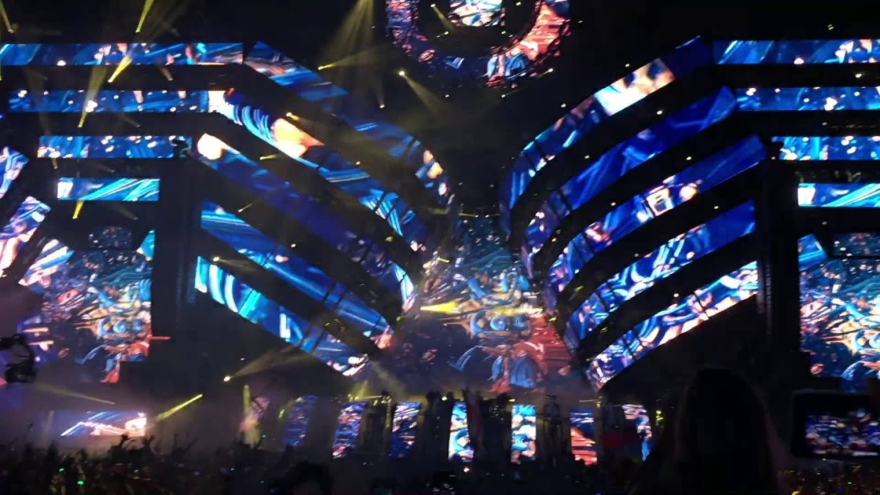 Avicii - Wake Me Up ( Ultra Music Festival 2016 )