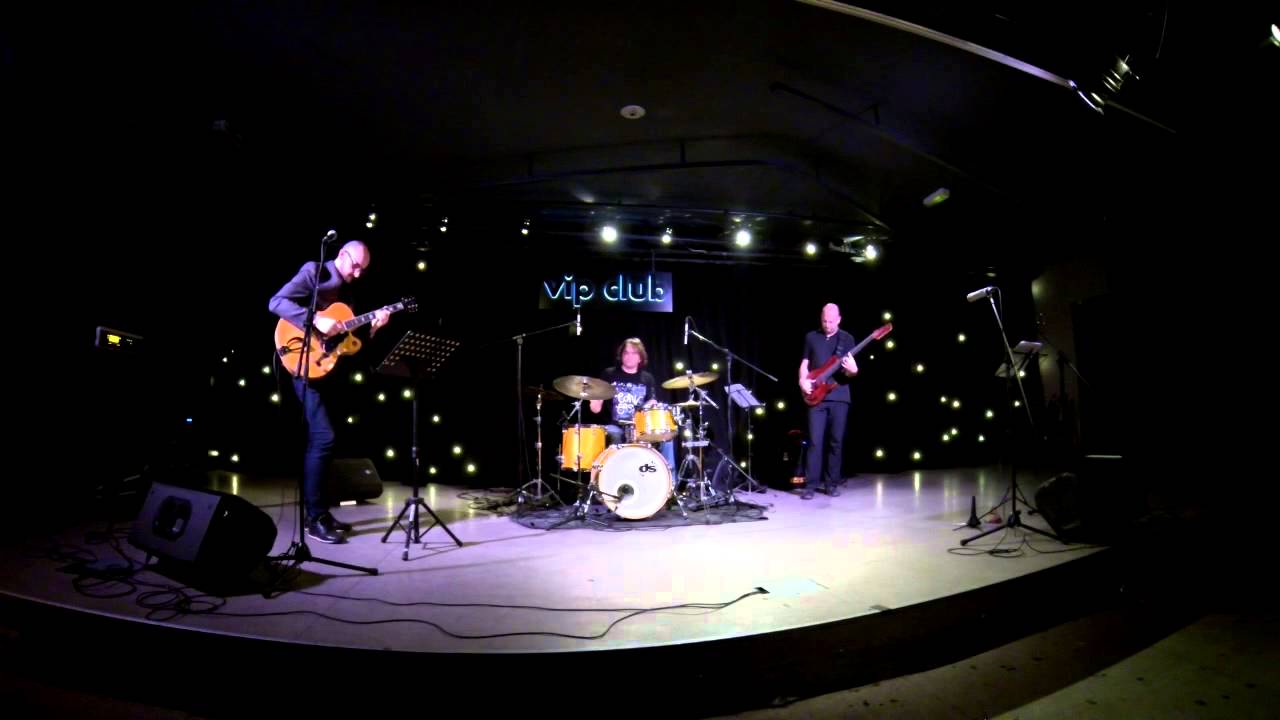 Hologram - Growing up (live at Vip Club Zagreb)