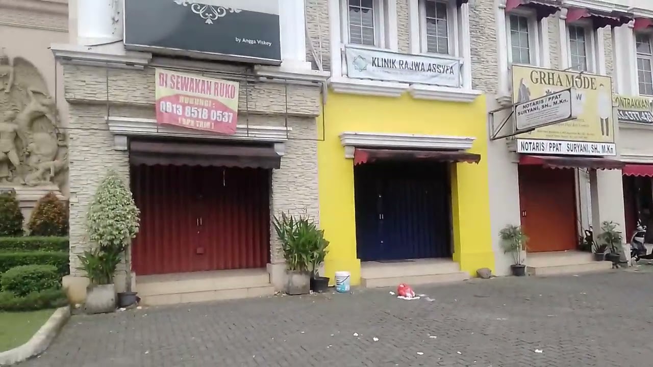 Ruko dua lantai disewakan dipinggir jalan raya 
