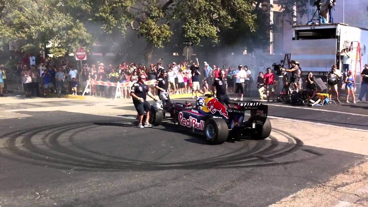 Red Bull Racing F1 Showcar driven by David Coulthard in Austin - Doughnuts!!