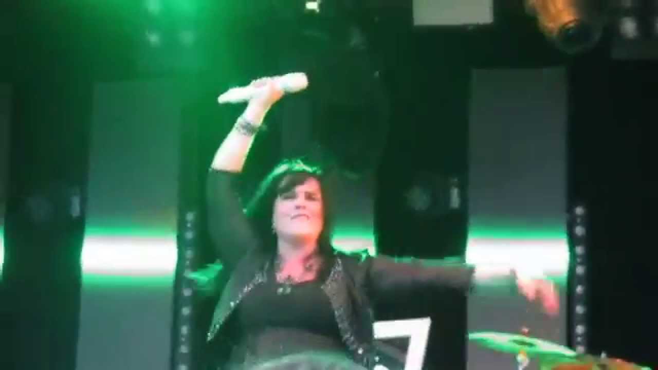 Kaija Koo - Tuulikello & Vihalla raivolla lämmöllä kaiholla live @ Kuopion Viinijuhlat 29.6.2015