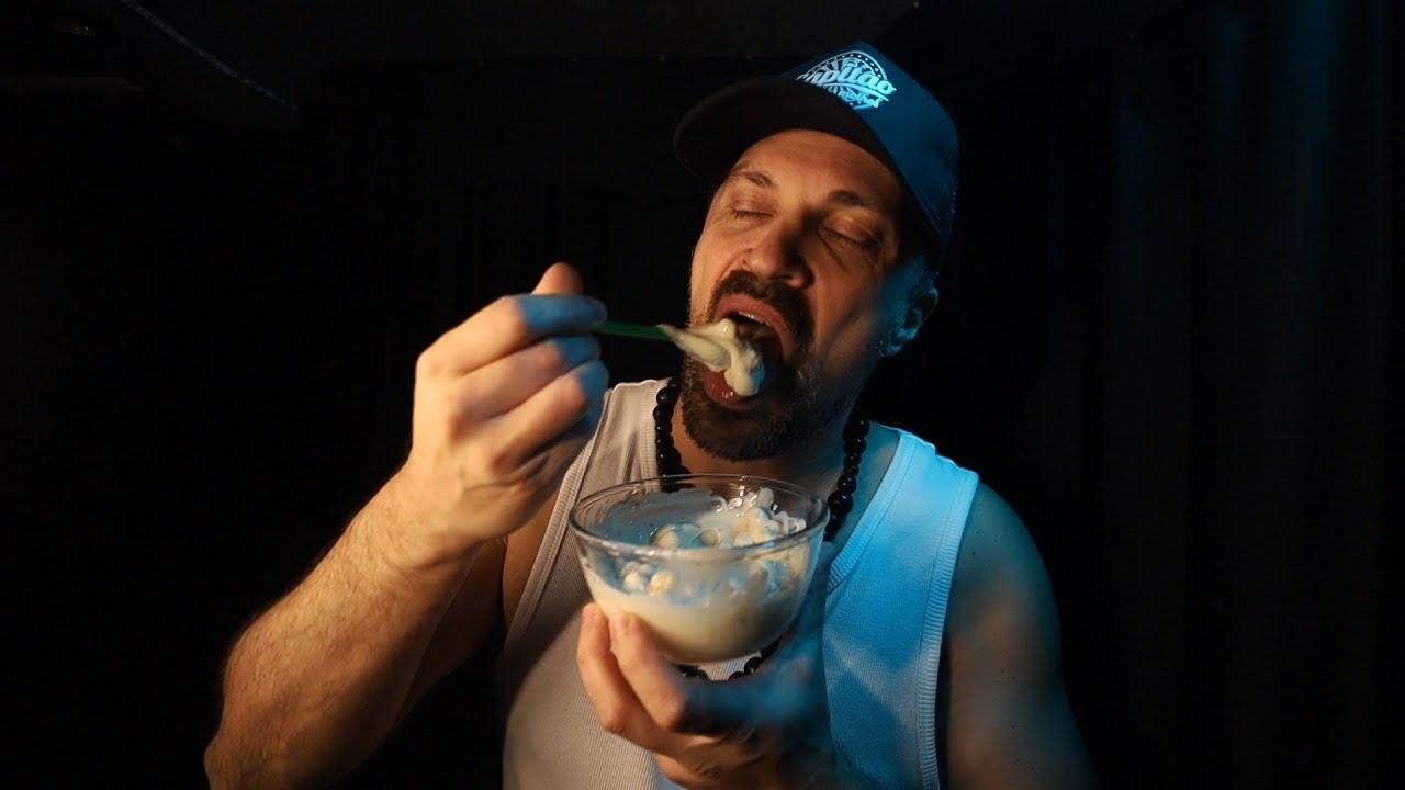 ASMR |  Fazendo besteira com iogurte! 🍨 Asmr Português