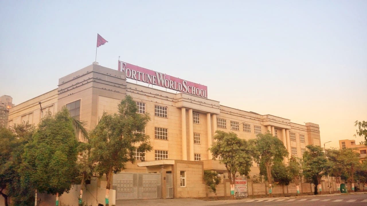 SECTOR 105 NOIDA FULL TOUR - PLOTTED DEVELOPMENT