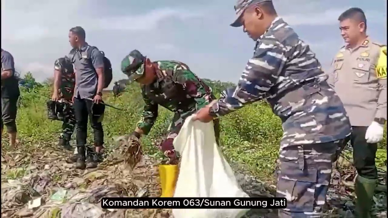 Bersama Kita Bisa, Korem 063/SGJ beserta Jajaran Kodim Gelar Gerakan Bersih Lingkungan