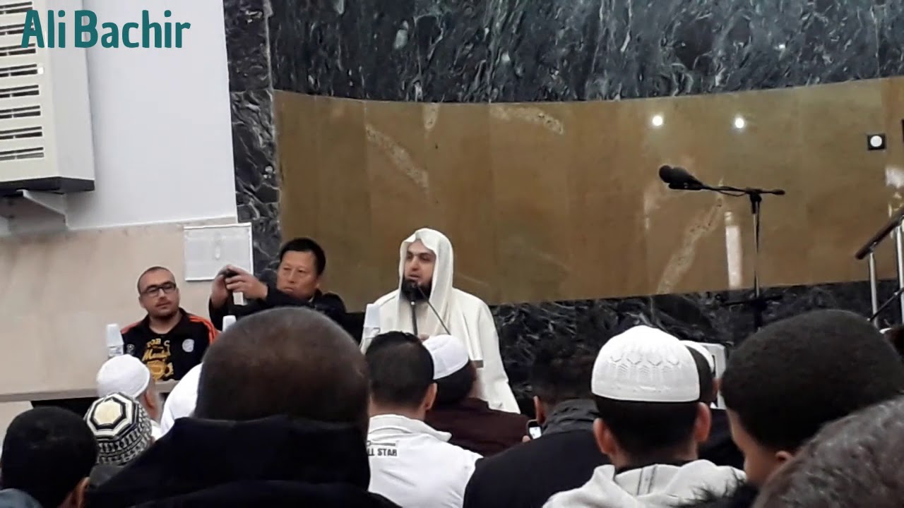 صيني يعتنق الإسلام على يد الشيخ يوسف مدينة سيق