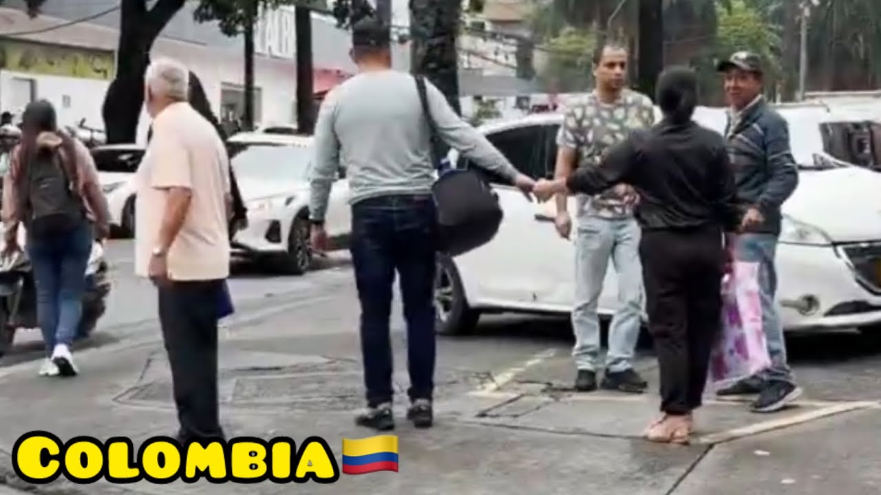 POV: 🇨🇴walking in a new city with no plans