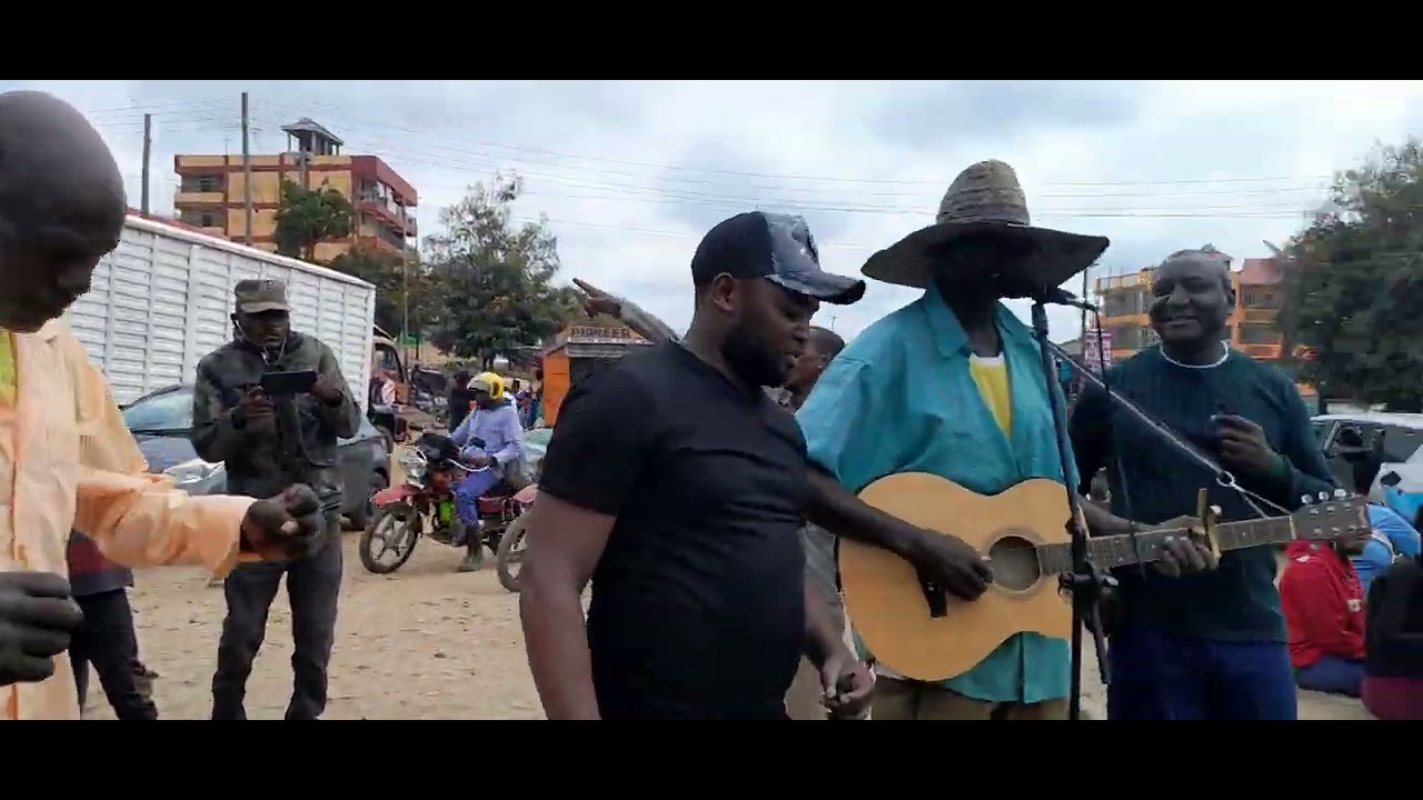 Ndolo Syano entertaining his Shambiki,And being  accombanied by #Mutisya Maweu & his team at Matuu.