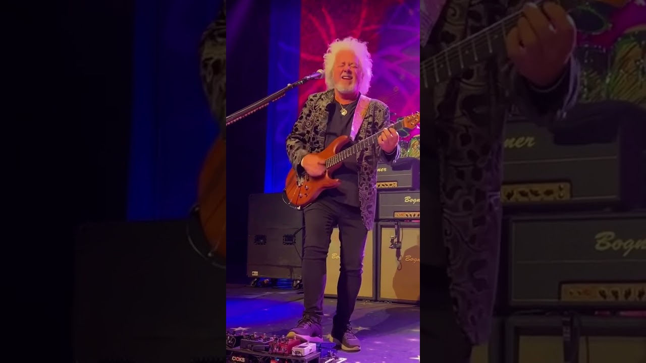 Steve Lukather using a Fairfield Guitar Co Python strap Rosanna Toto Ringo Starr Chicago 9.10.25