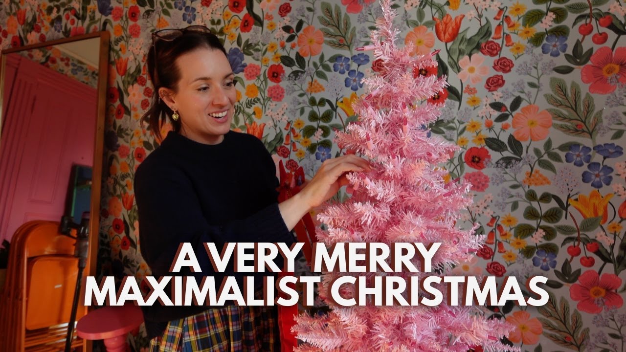 Decorating my PINK Christmas tree!!! Paris shopping haul!! | VLOGMAS DAY 11
