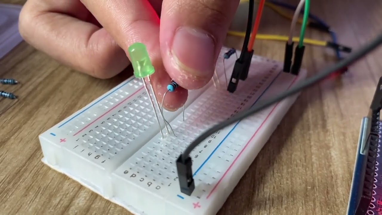 PRAKTIK DASAR ARDUINO UNO R3 (LAMPU LED)