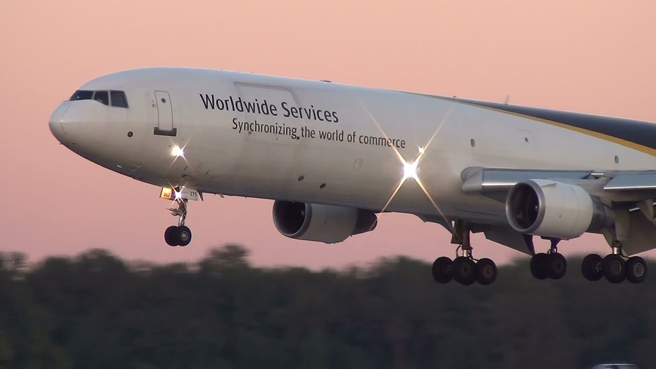 UPS N275UP MD-11 Landing Portland Airport (PDX)