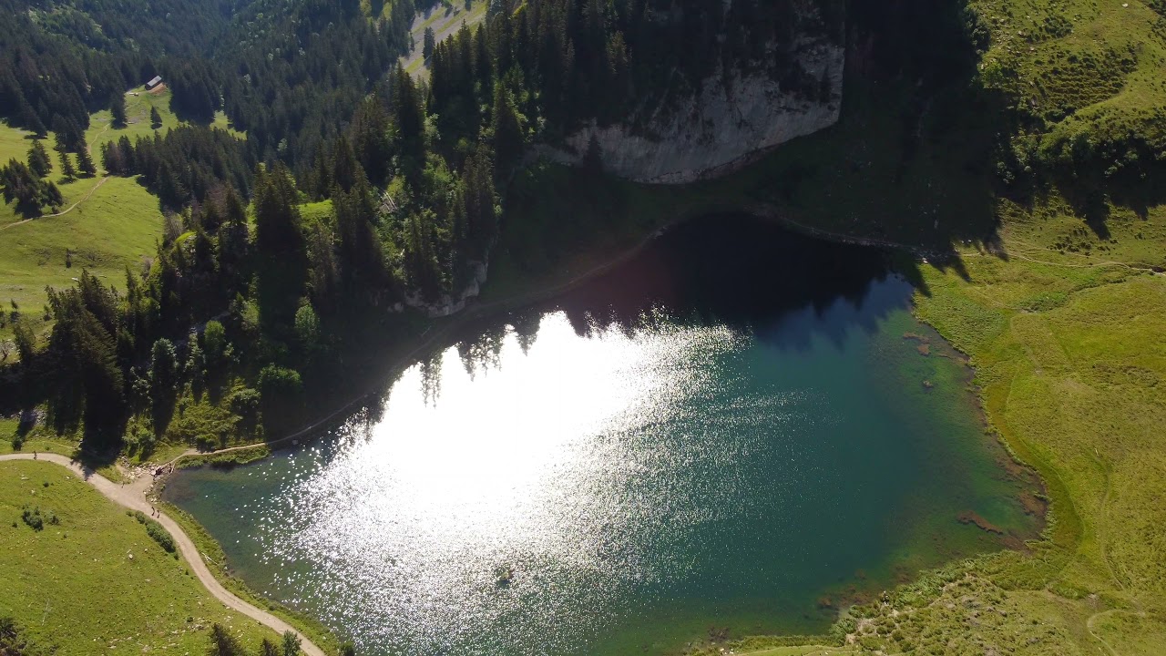 Le lac d'Arvouin - Le Val d'Abondance - Savoie - France - Drone 4K