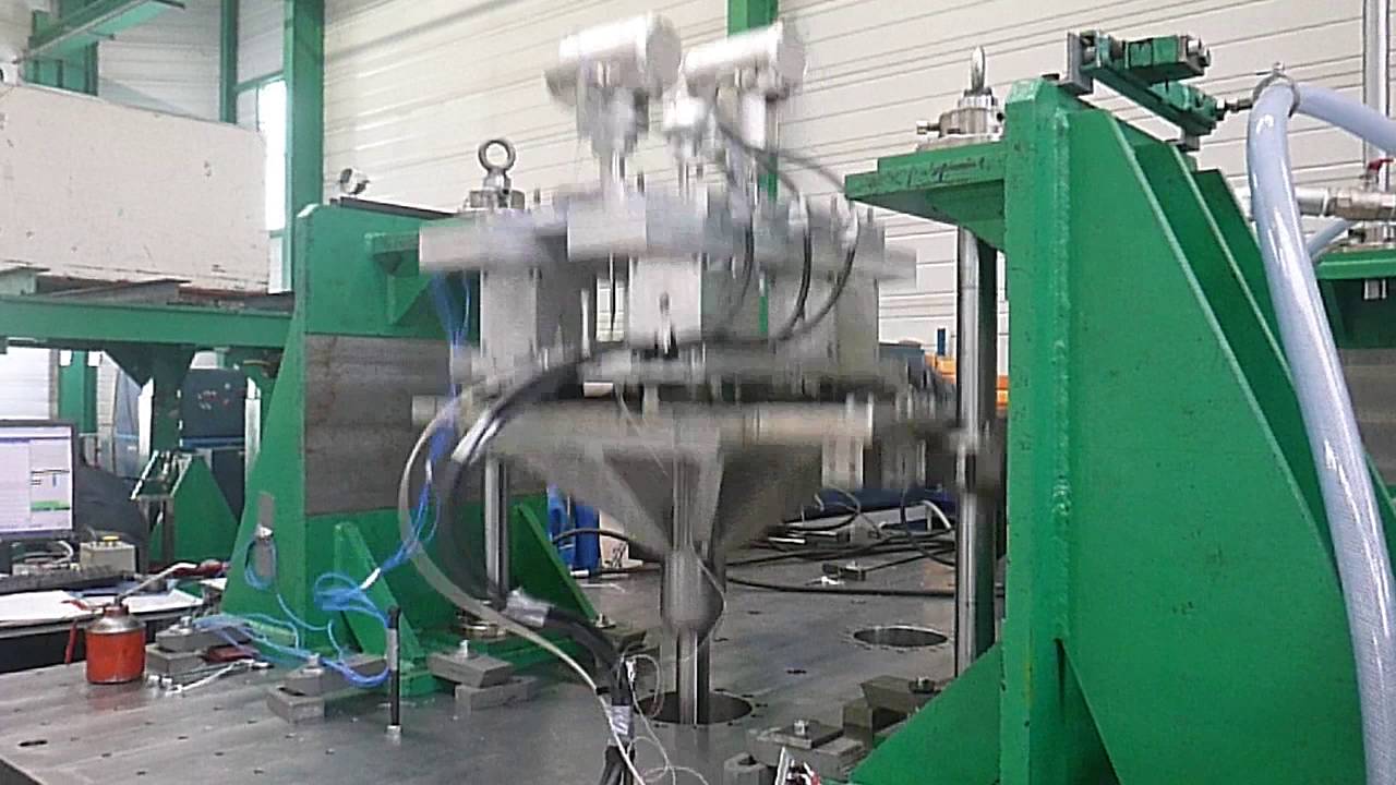 Earthquake simulation of level transmitter and temperature assembly