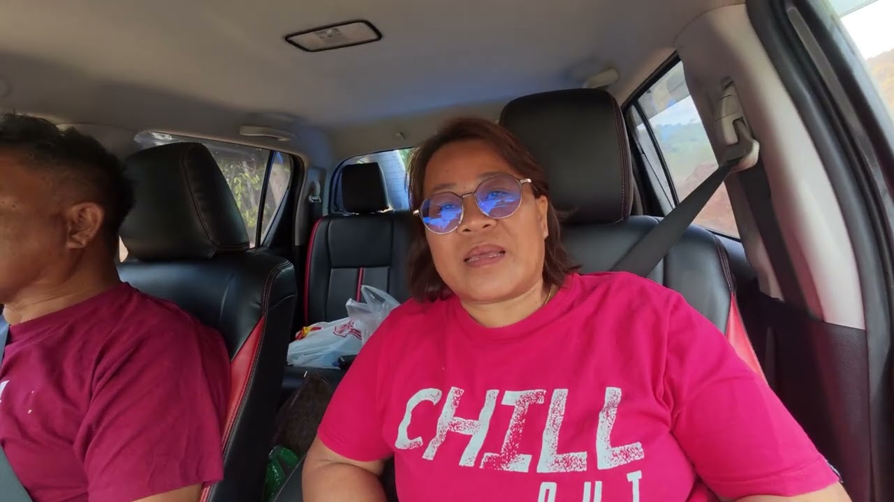 Balik bercuti ke kampung halaman melalui jalan tanah yang mengerunkan dalam proses pembinaan