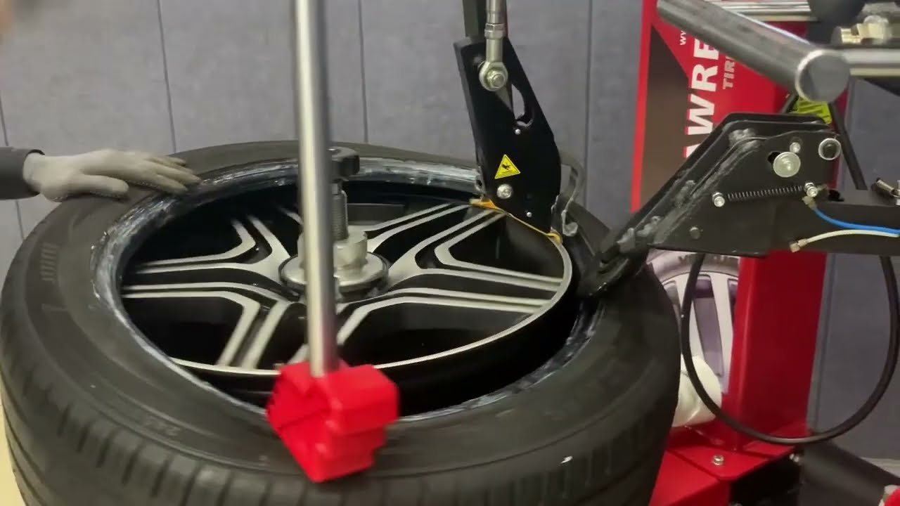 Touchless tire changer X618