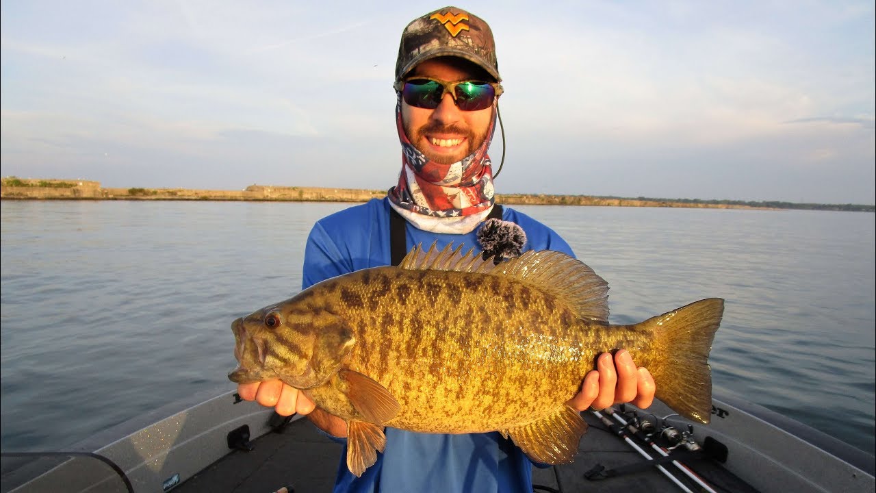 Fishing Lake Erie for GIANT Smallmouth Bass & Walleye