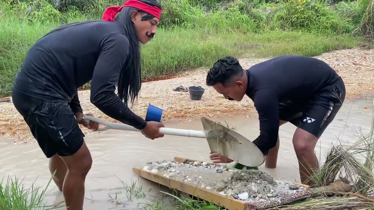 VIRAL ❗️❗️ 2 PEMUDA MENEMUKAN BONGKAHAN EMAS DI BEKAS GALIAN TAMBANG 😱😱