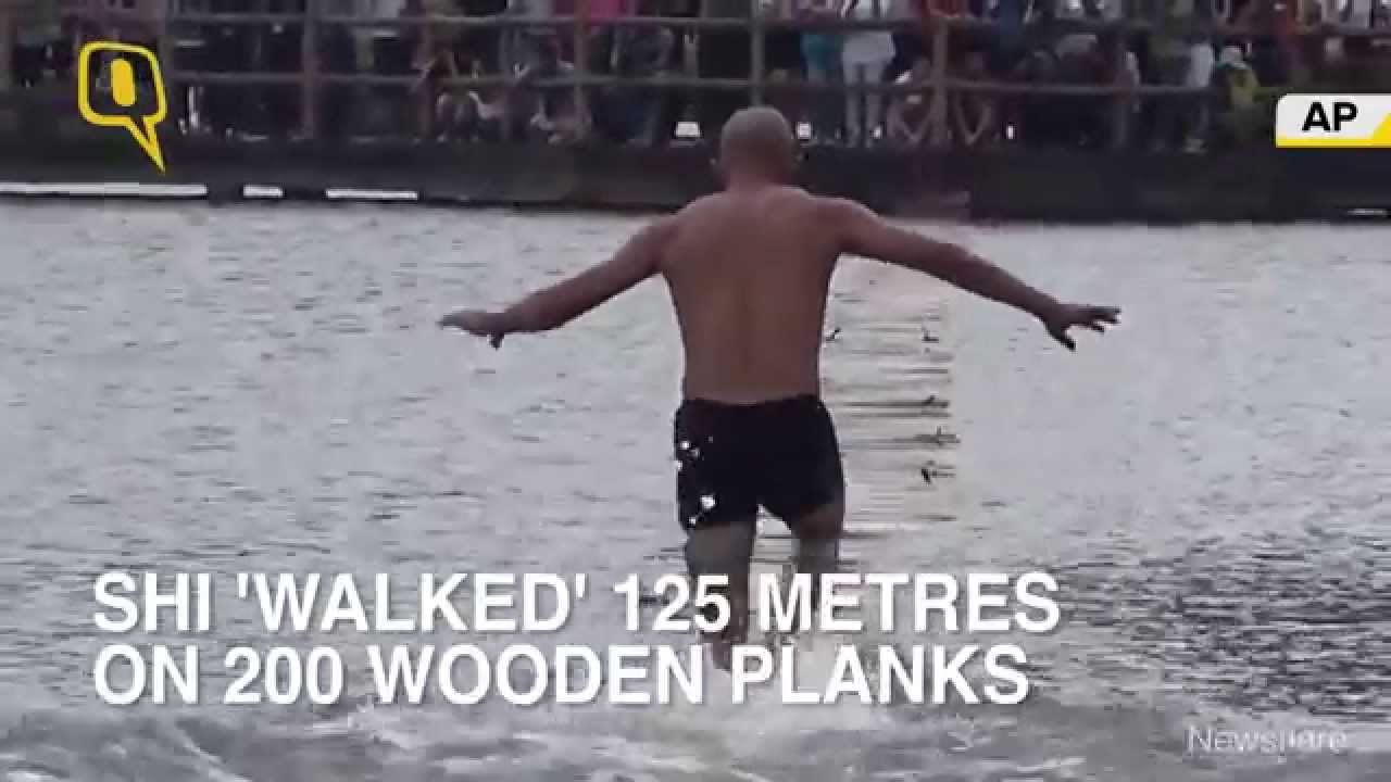 Shaolin Monk &lsquo;Walks&rsquo; on Water in China