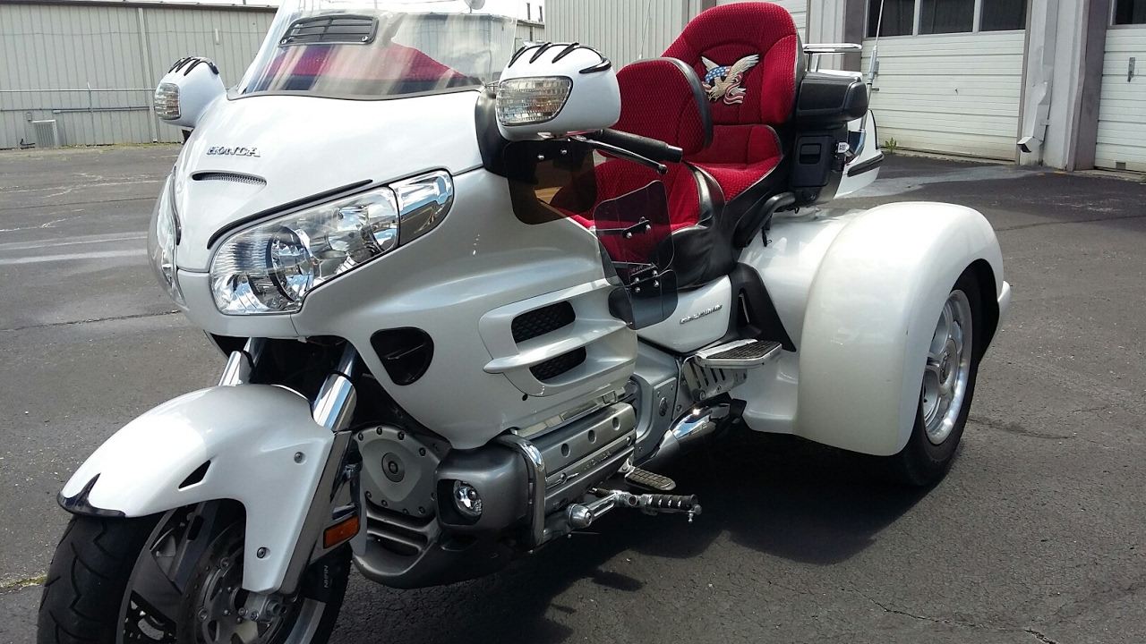 Super sweet goldwing trike!