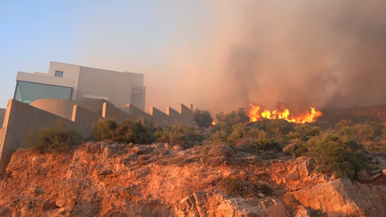 Φωτιά σε σπίτι στο Πανόραμα Σαρωνίδας
