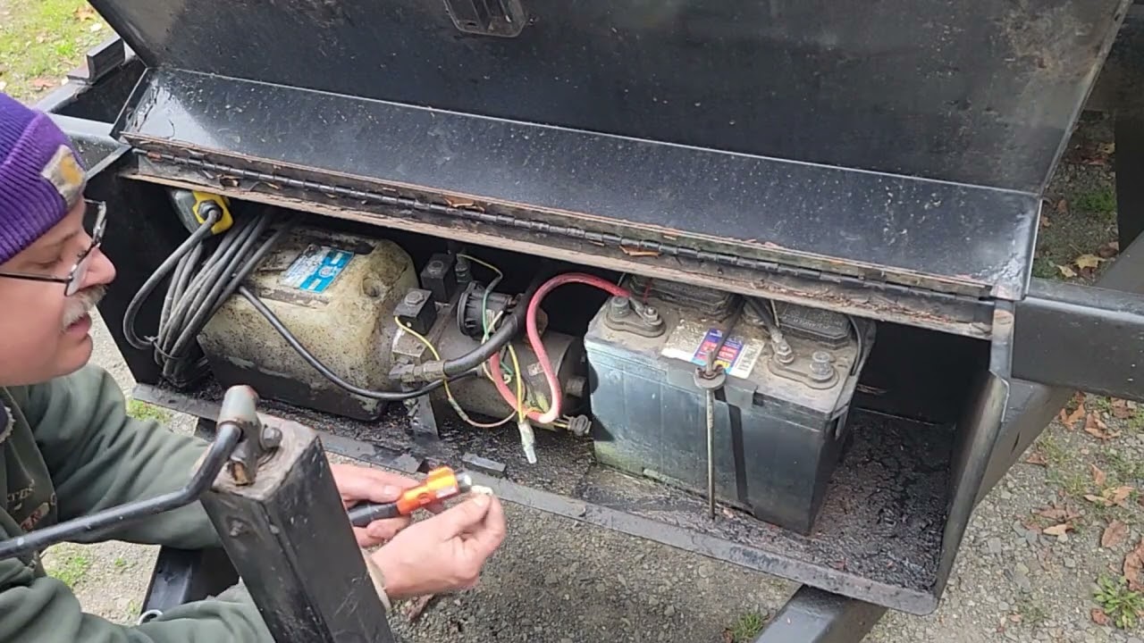 Dump Trailer Hydraulic Oil Leak