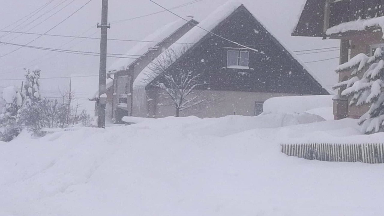 V Oravskej Lesnej je už 130 cm. Sneh pokryl ploty - 5.1.2019