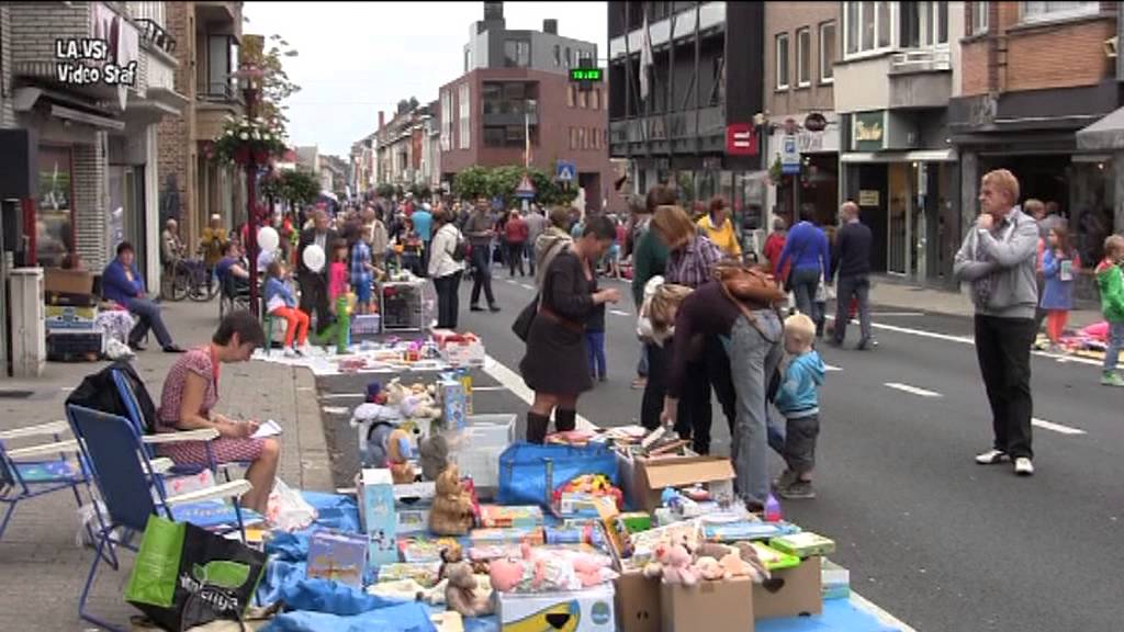 Autoluwe Zondag & Rommelmarkt ook een beetje Live beelden    !