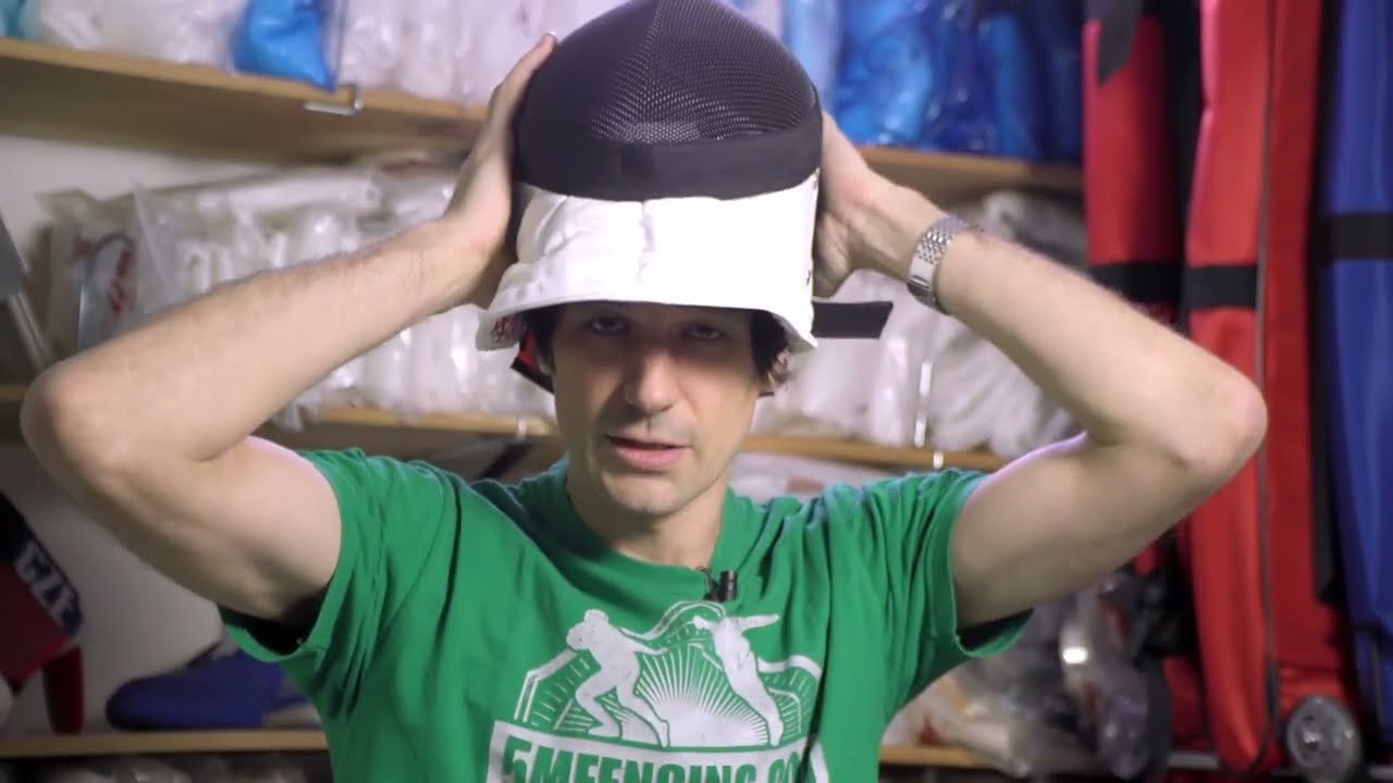 How to properly shape a fencing mask and choose the right size
