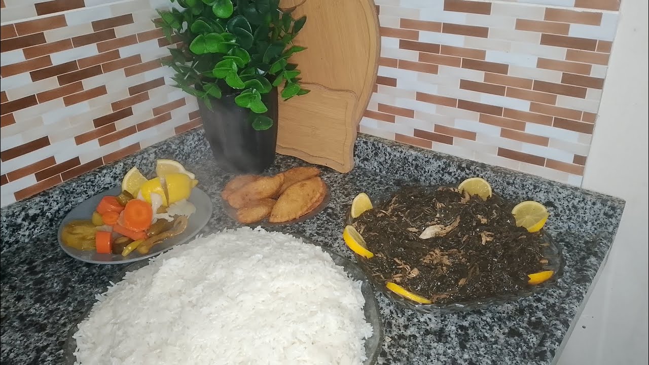 هيك طريقه طبخ الملوخيه اكله كثير طيبه هيك كان تعزيل المطبخ