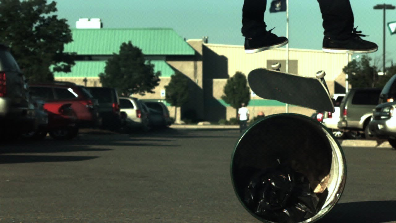 Skateology: Switch fs heelflip (1000fps slow mo)
