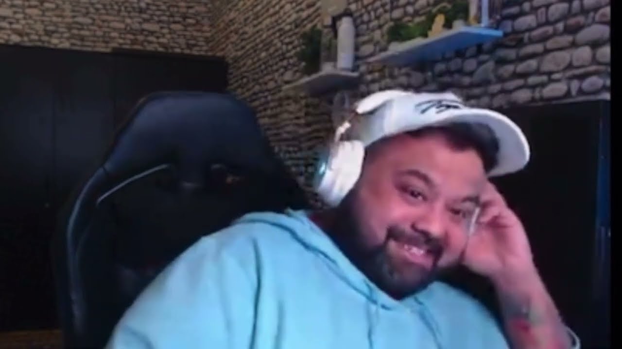 8bit Goldy Fighting with sc0utOp on Live Stream | sc0ut @bused Godly Bhai