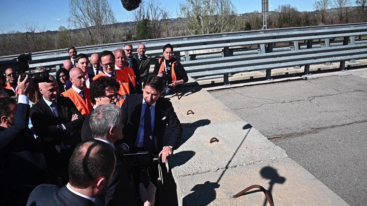 Il cantiere dell'Asti Cuneo visto dal drone, Conte: 